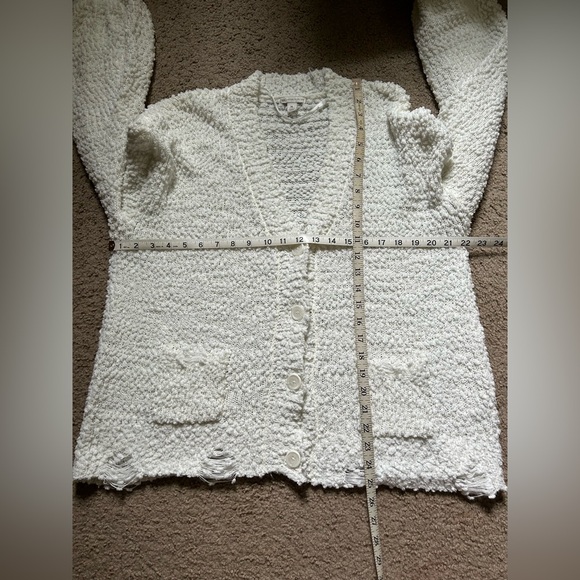 Cato Women’s white cardigan button up size L v-neck pockets sweater puff Sleeves - Picture 4 of 16